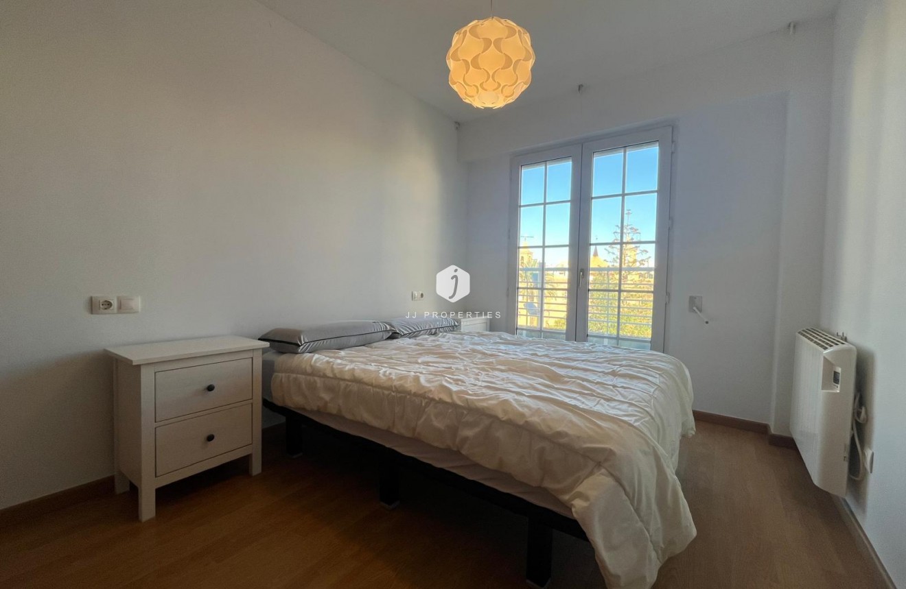 Z drugiej ręki - Mieszkanie w bloku -
Torrevieja - Centro