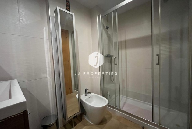 Z drugiej ręki - Mieszkanie w bloku -
Torrevieja - Centro