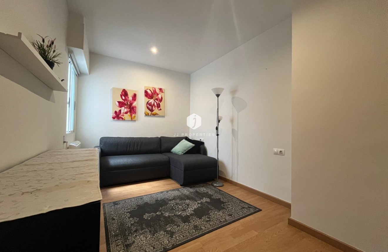 Z drugiej ręki - Mieszkanie w bloku -
Torrevieja - Centro