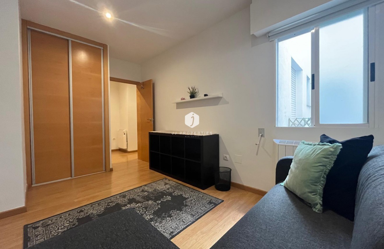 Z drugiej ręki - Mieszkanie w bloku -
Torrevieja - Centro