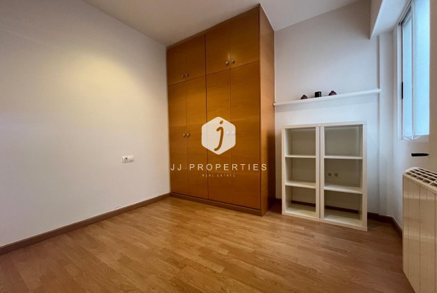 Z drugiej ręki - Mieszkanie w bloku -
Torrevieja - Centro