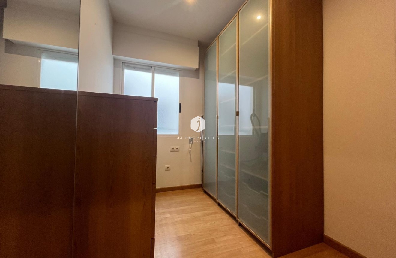 Z drugiej ręki - Mieszkanie w bloku -
Torrevieja - Centro