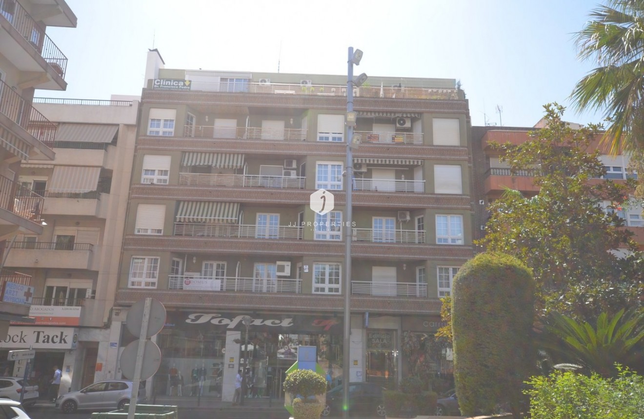 Z drugiej ręki - Mieszkanie w bloku -
Torrevieja - Centro