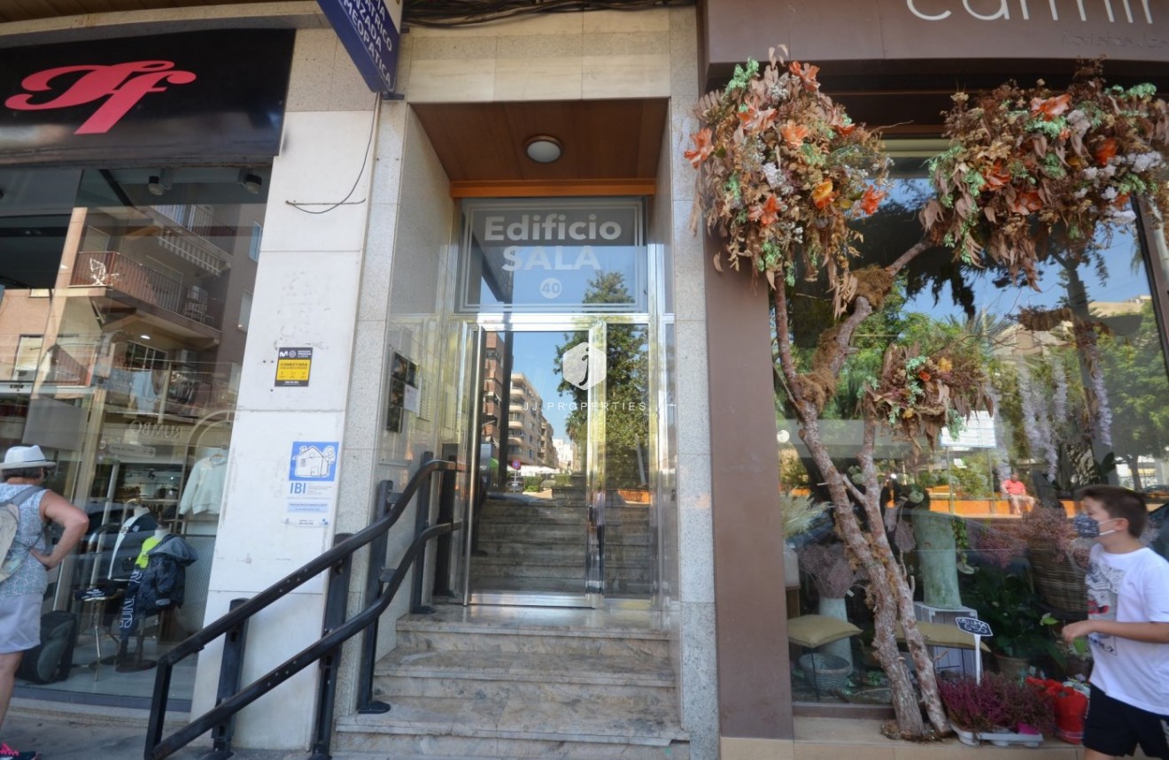 Z drugiej ręki - Mieszkanie w bloku -
Torrevieja - Centro