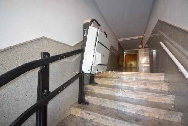 Z drugiej ręki - Mieszkanie w bloku -
Torrevieja - Centro