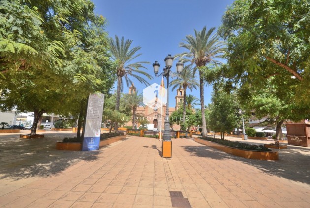 Z drugiej ręki - Mieszkanie w bloku -
Torrevieja - Centro