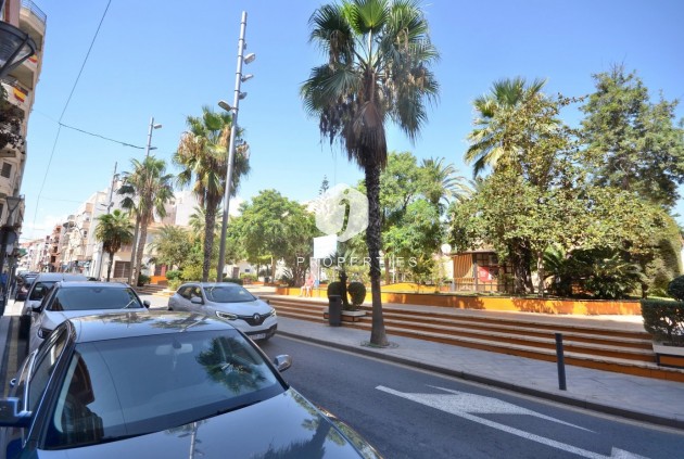 Z drugiej ręki - Mieszkanie w bloku -
Torrevieja - Centro