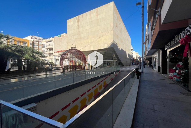 Z drugiej ręki - Mieszkanie w bloku -
Torrevieja - Centro