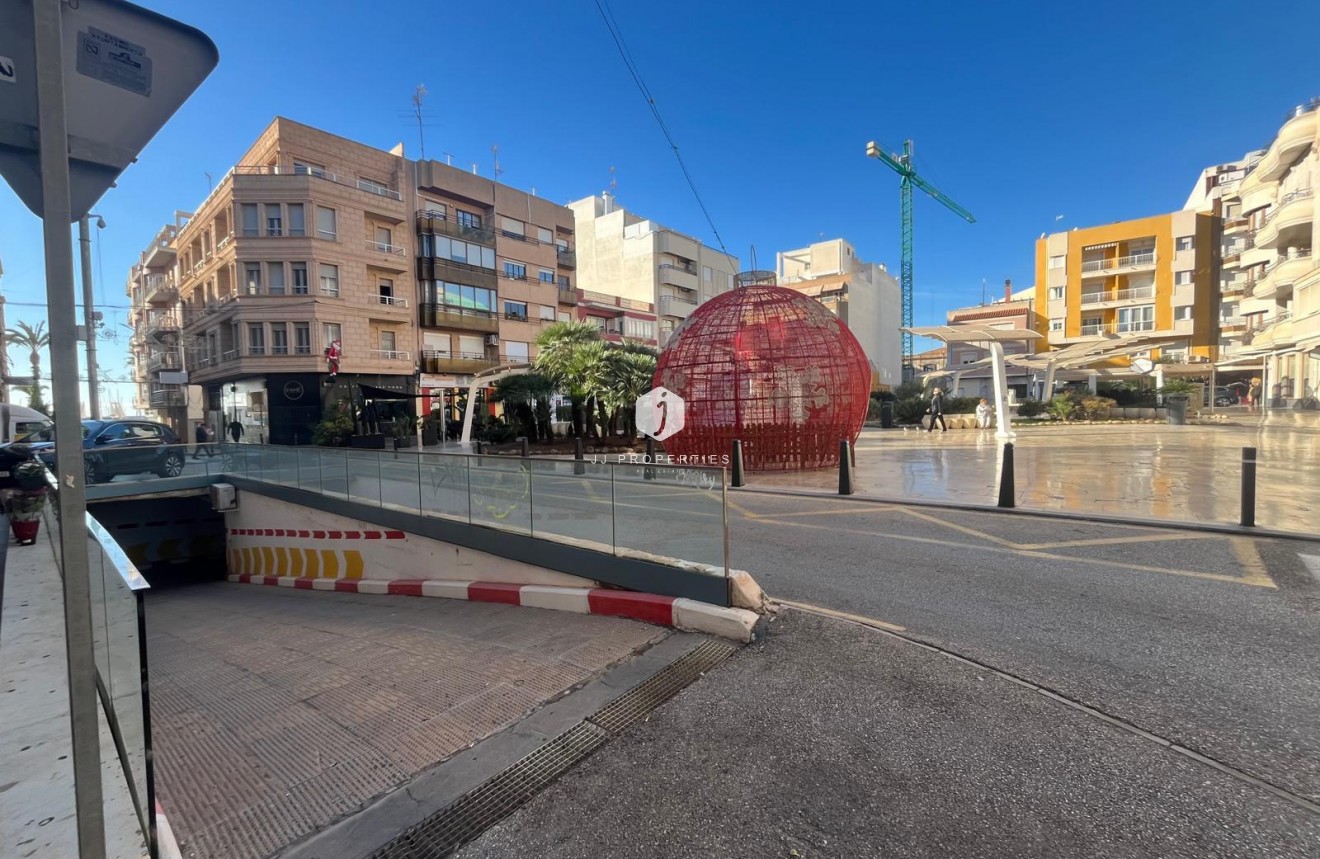 Z drugiej ręki - Mieszkanie w bloku -
Torrevieja - Centro
