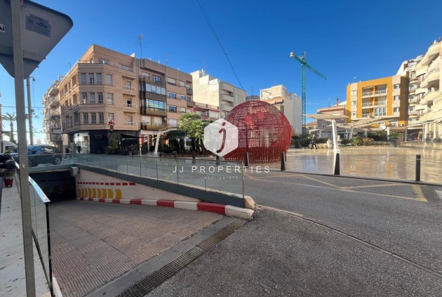 Z drugiej ręki - Mieszkanie w bloku -
Torrevieja - Centro
