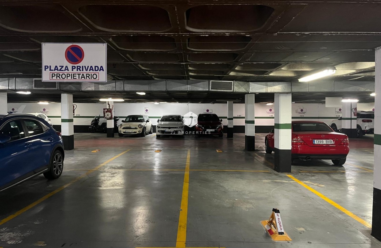 Z drugiej ręki - Mieszkanie w bloku -
Torrevieja - Centro