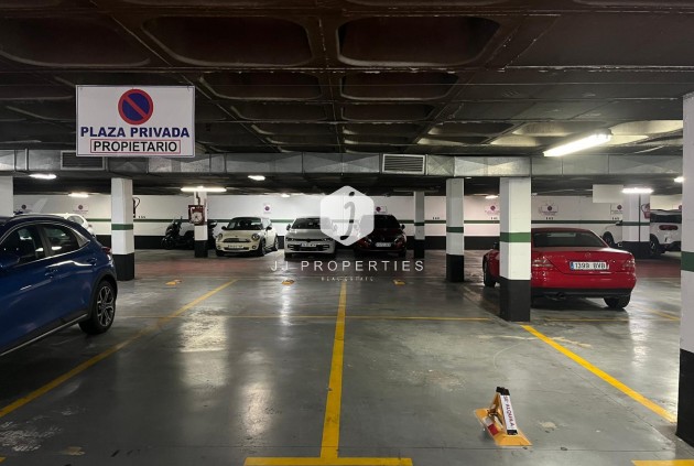 Z drugiej ręki - Mieszkanie w bloku -
Torrevieja - Centro