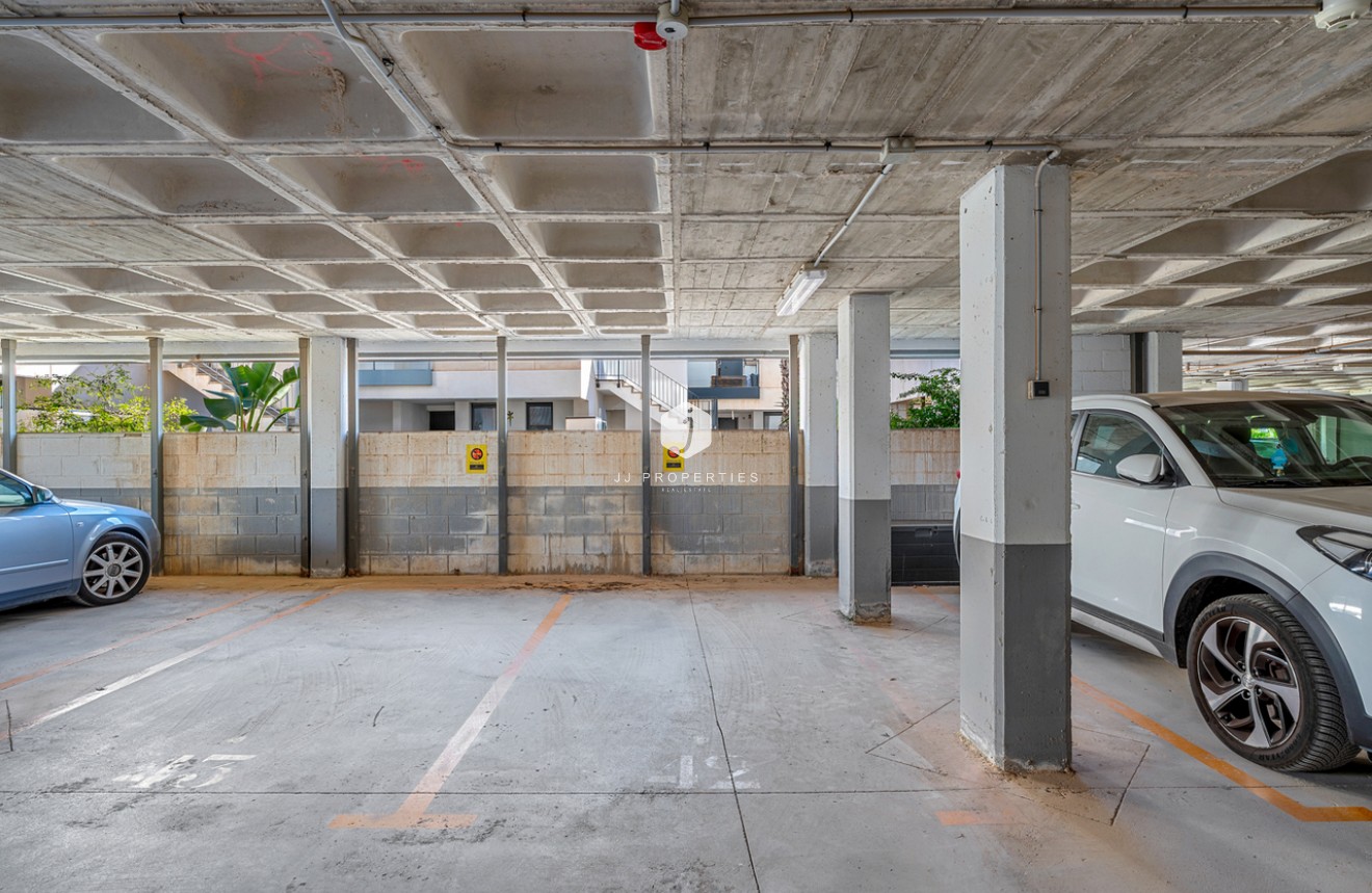 Z drugiej ręki - Mieszkanie w bloku -
Campoamor - Costa Blanca