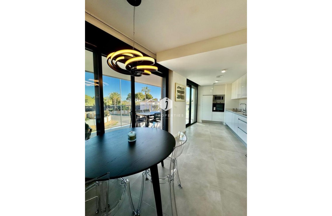 Tweedehands - Appartement / flat -
Dehesa de Campoamor - Costa Blanca