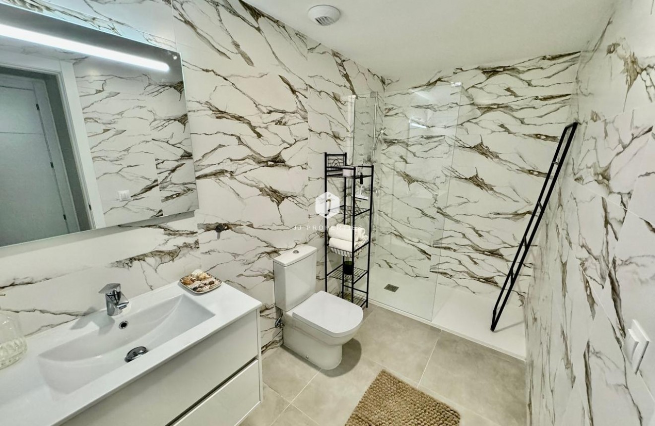 Tweedehands - Appartement / flat -
Dehesa de Campoamor - Costa Blanca