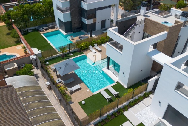 Tweedehands - Villa -
Torrevieja - Torreta Florida