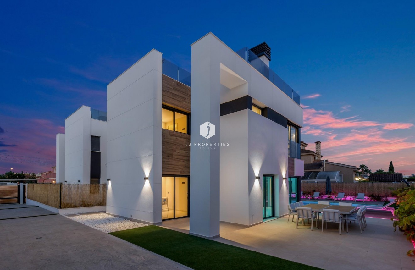 Tweedehands - Villa -
Torrevieja - Torreta Florida