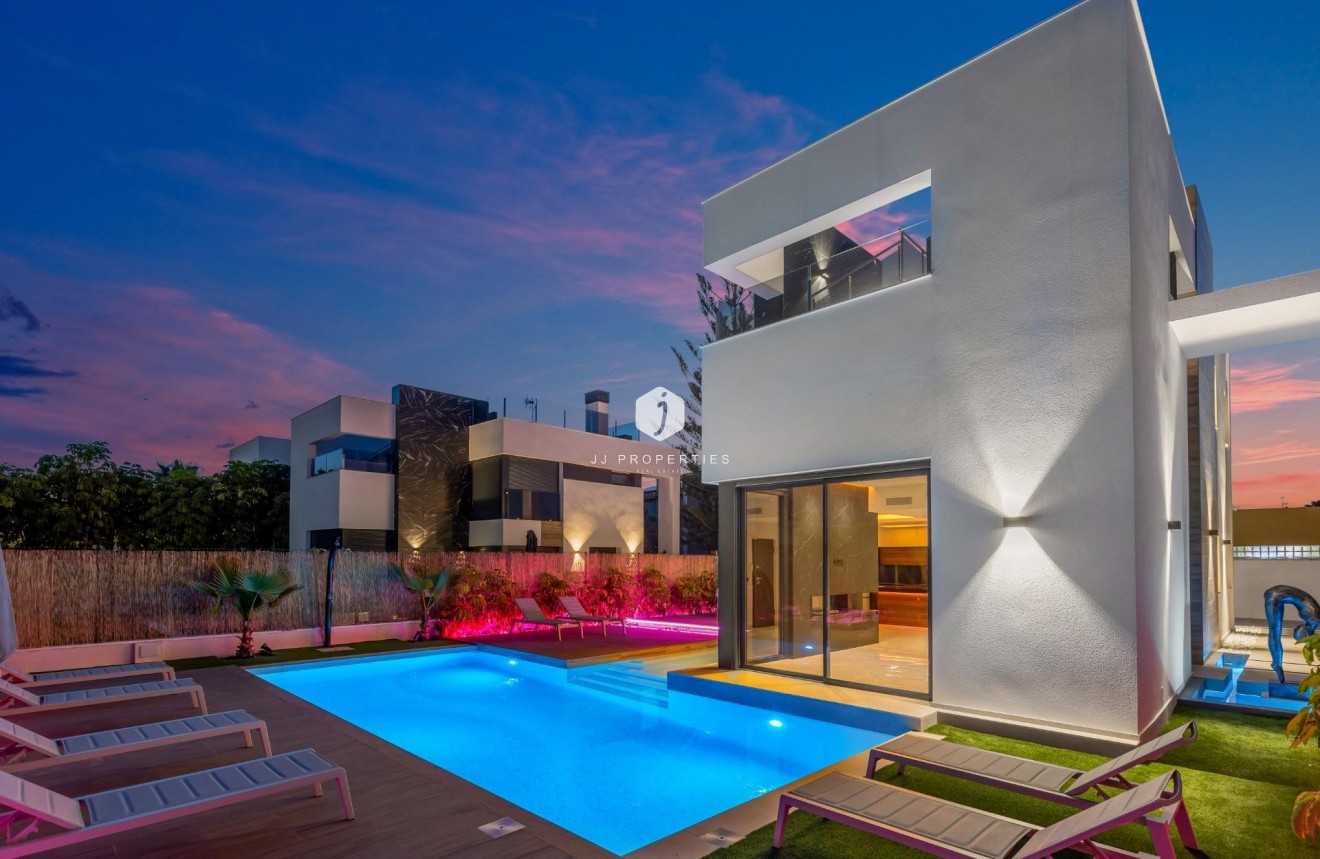 Tweedehands - Villa -
Torrevieja - Torreta Florida