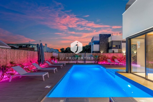 Tweedehands - Villa -
Torrevieja - Torreta Florida