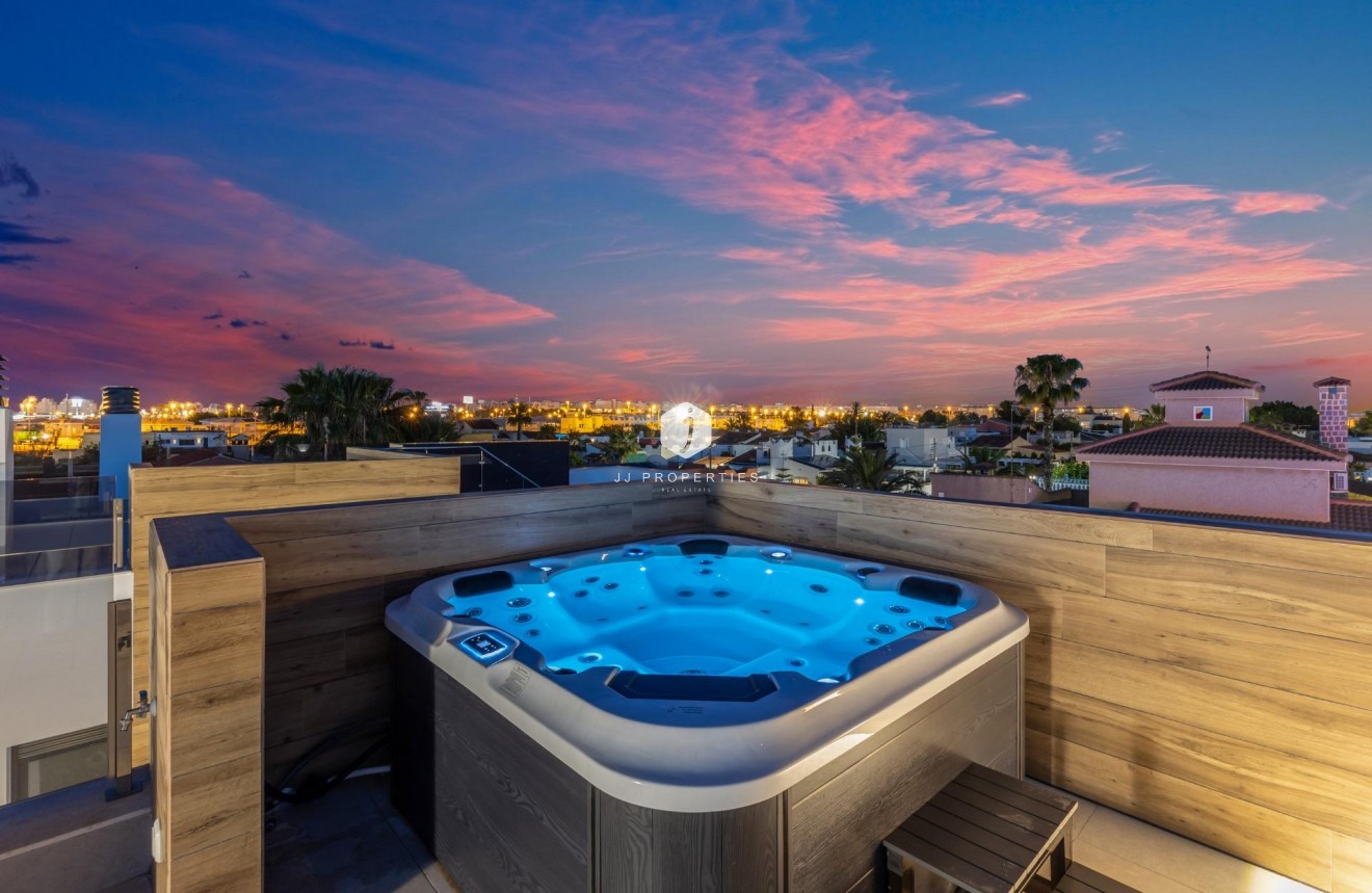 Tweedehands - Villa -
Torrevieja - Torreta Florida