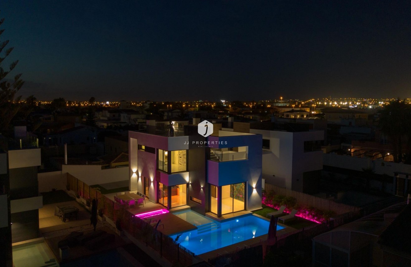 Tweedehands - Villa -
Torrevieja - Torreta Florida