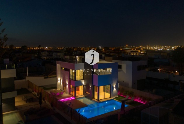 Tweedehands - Villa -
Torrevieja - Torreta Florida