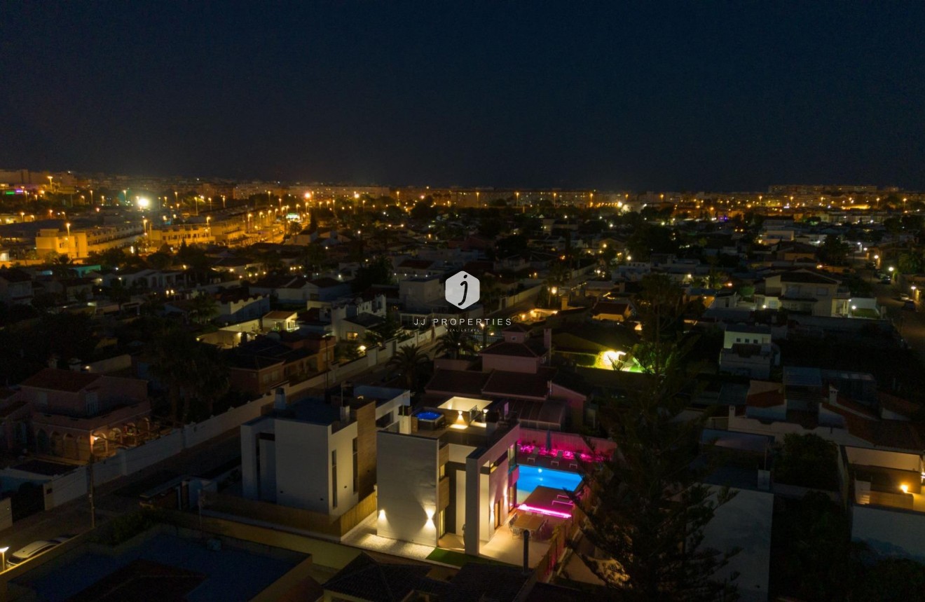 Tweedehands - Villa -
Torrevieja - Torreta Florida