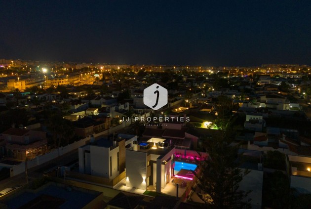 Tweedehands - Villa -
Torrevieja - Torreta Florida