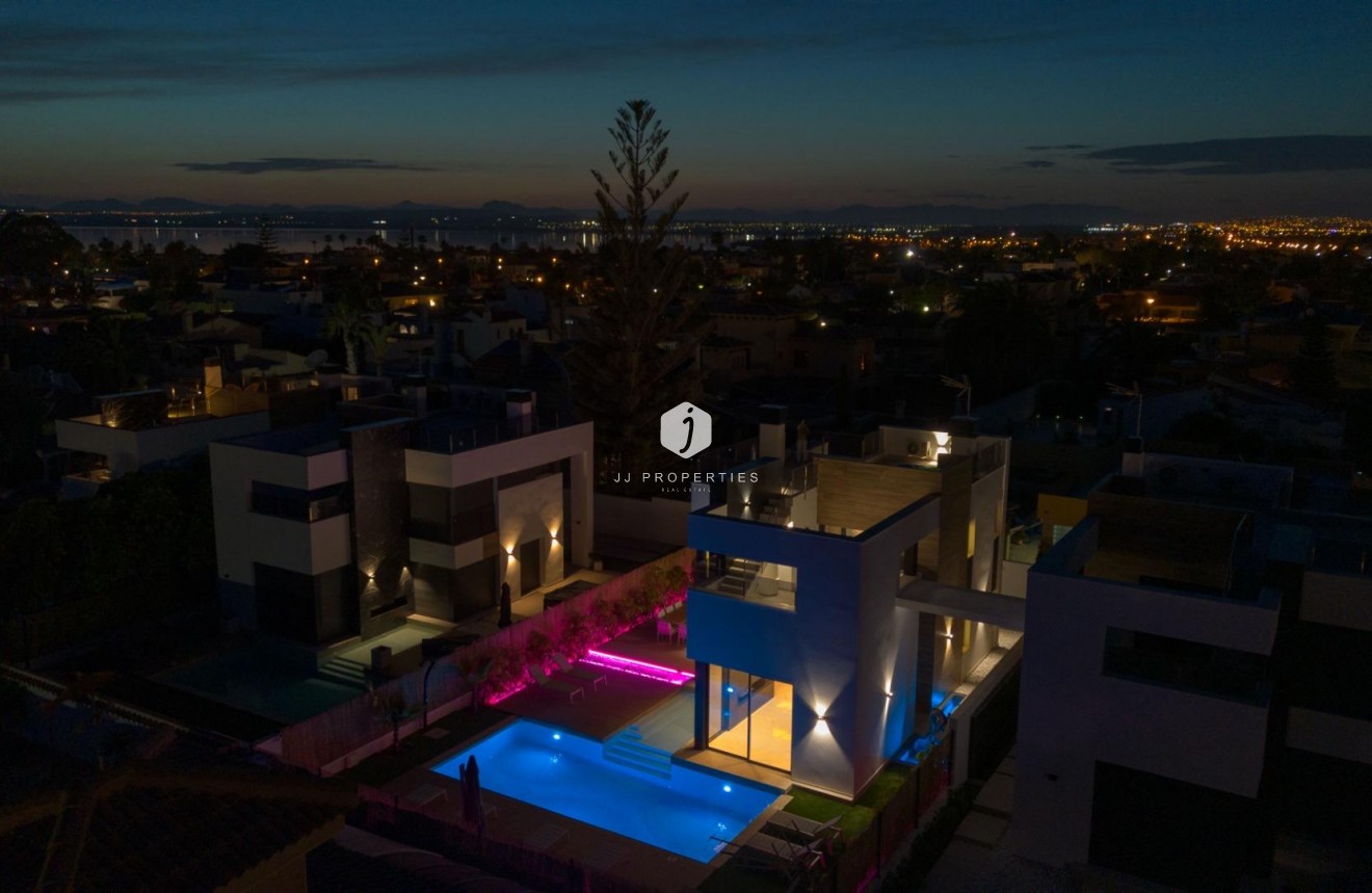 Tweedehands - Villa -
Torrevieja - Torreta Florida