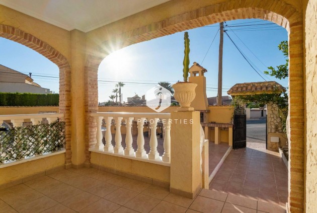 Tweedehands - Chalet -
Orihuela Costa - Los Almendros-la Florida