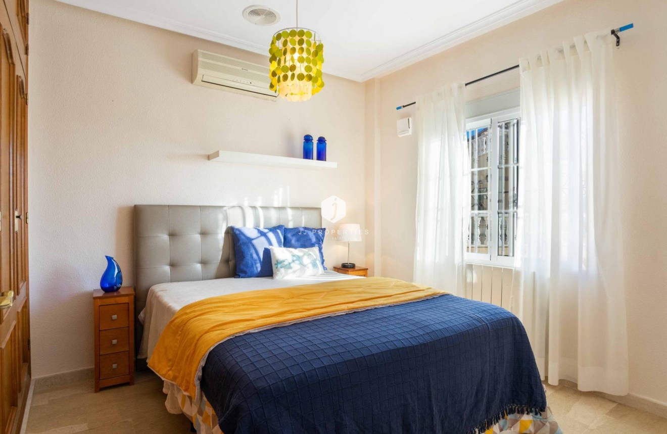 Tweedehands - Chalet -
Orihuela Costa - Los Almendros-la Florida