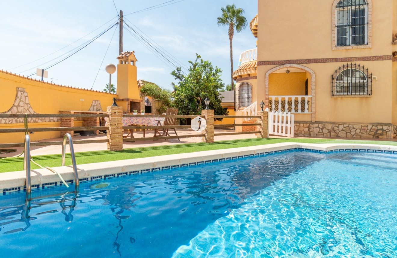 Tweedehands - Chalet -
Orihuela Costa - Los Almendros-la Florida