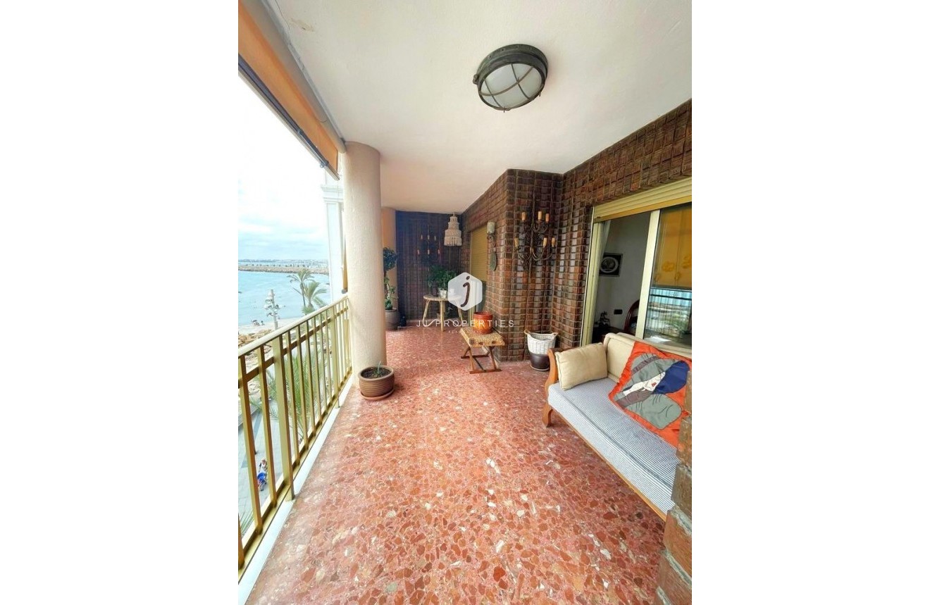 Tweedehands - Appartement / flat -
Torrevieja - Estacion de autobuses