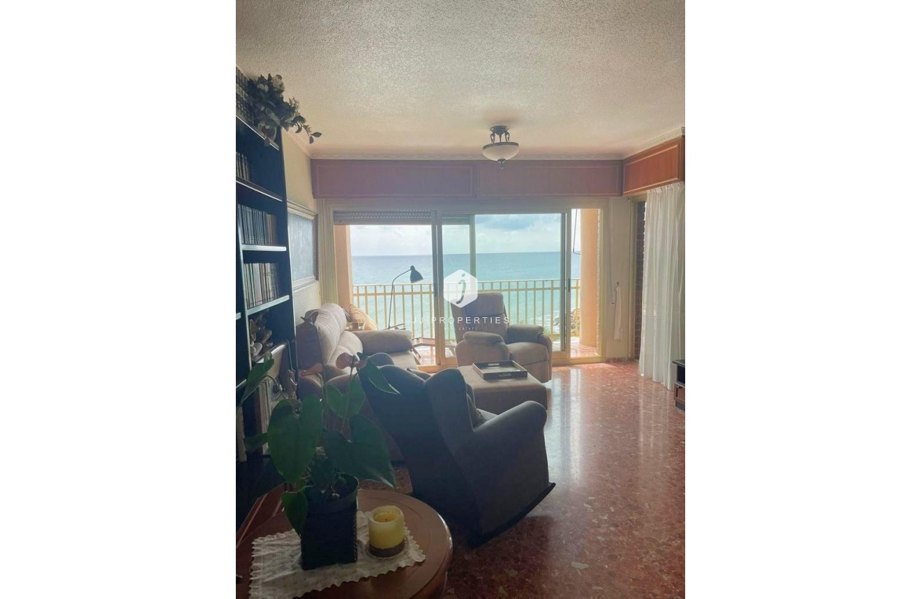 Tweedehands - Appartement / flat -
Torrevieja - Estacion de autobuses