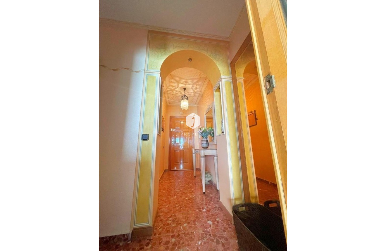 Tweedehands - Appartement / flat -
Torrevieja - Estacion de autobuses