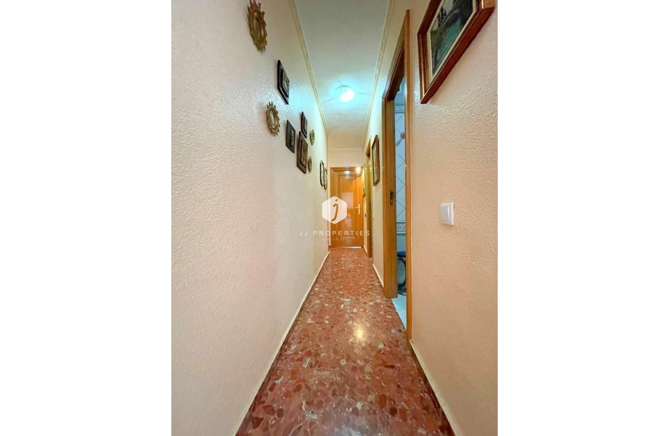 Tweedehands - Appartement / flat -
Torrevieja - Estacion de autobuses