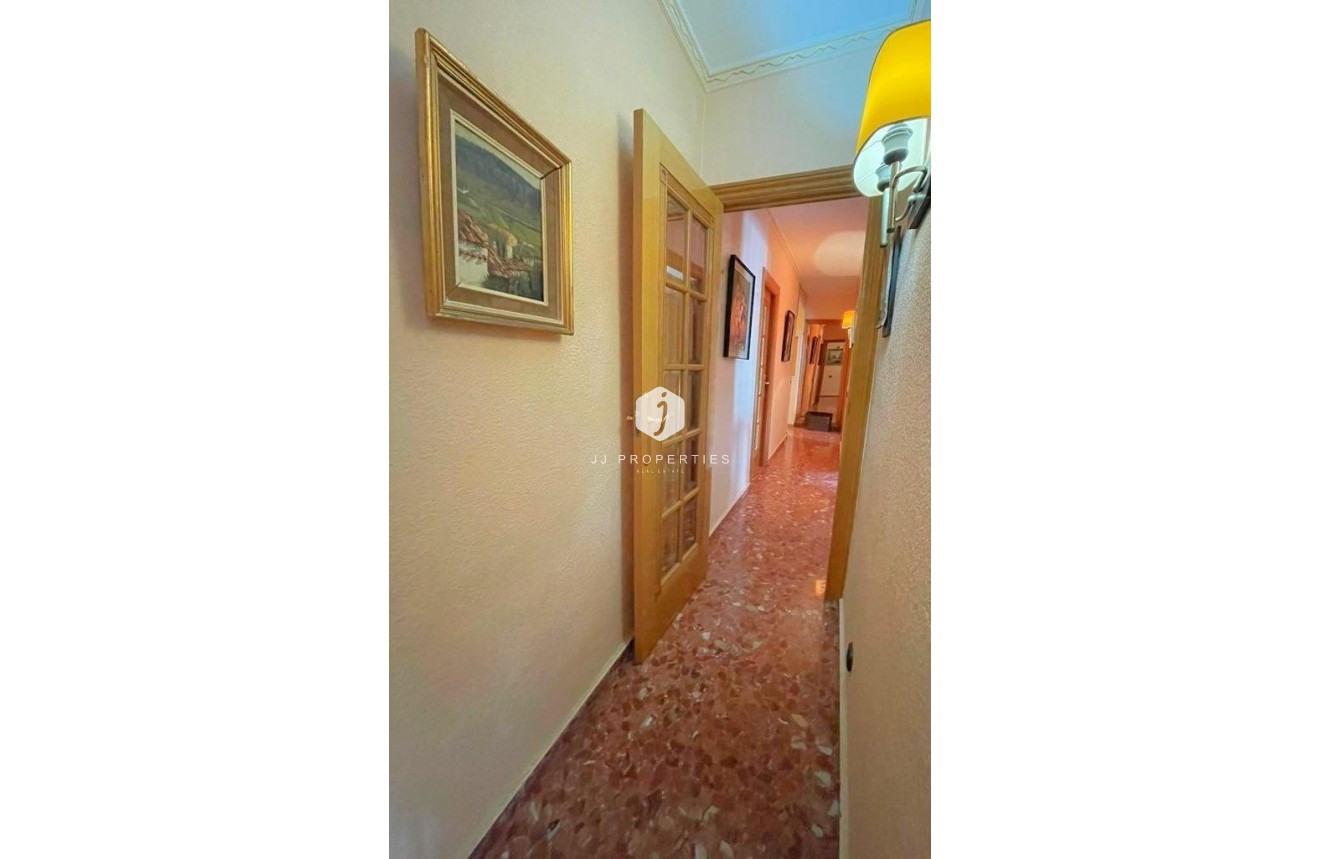 Tweedehands - Appartement / flat -
Torrevieja - Estacion de autobuses