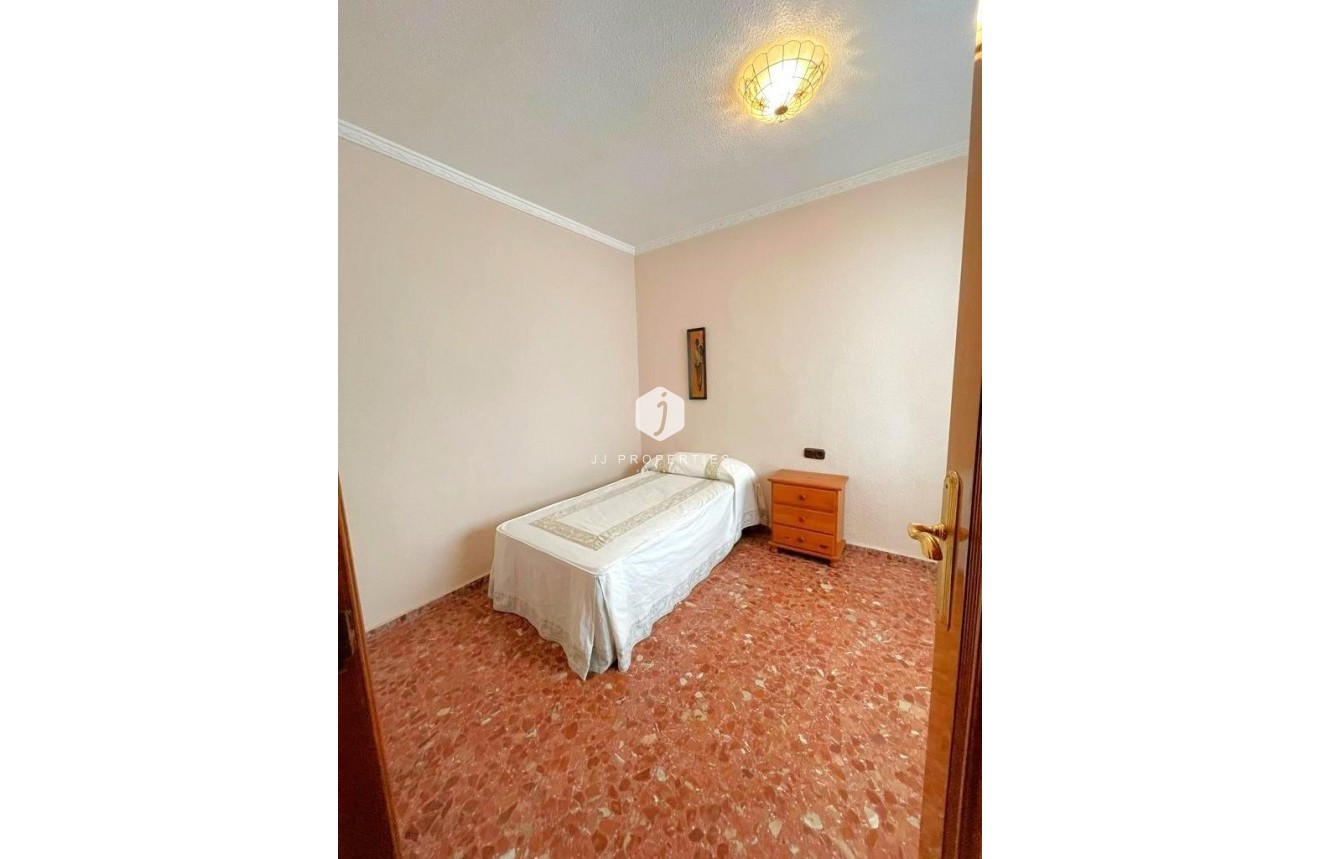 Tweedehands - Appartement / flat -
Torrevieja - Estacion de autobuses