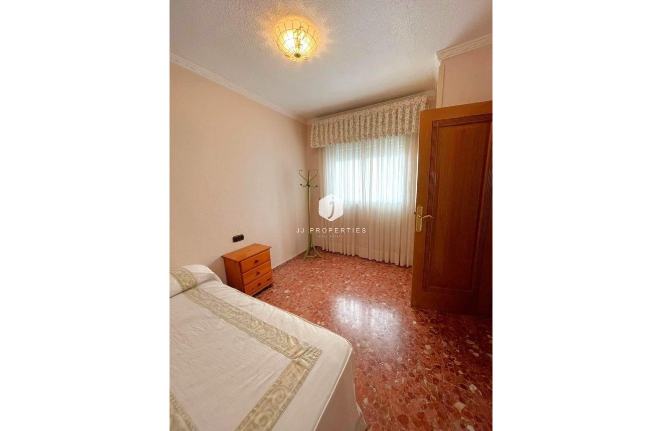 Tweedehands - Appartement / flat -
Torrevieja - Estacion de autobuses