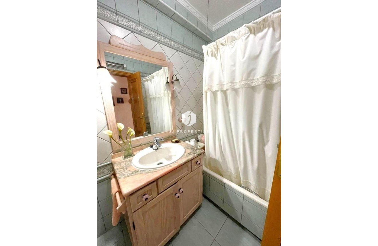 Tweedehands - Appartement / flat -
Torrevieja - Estacion de autobuses