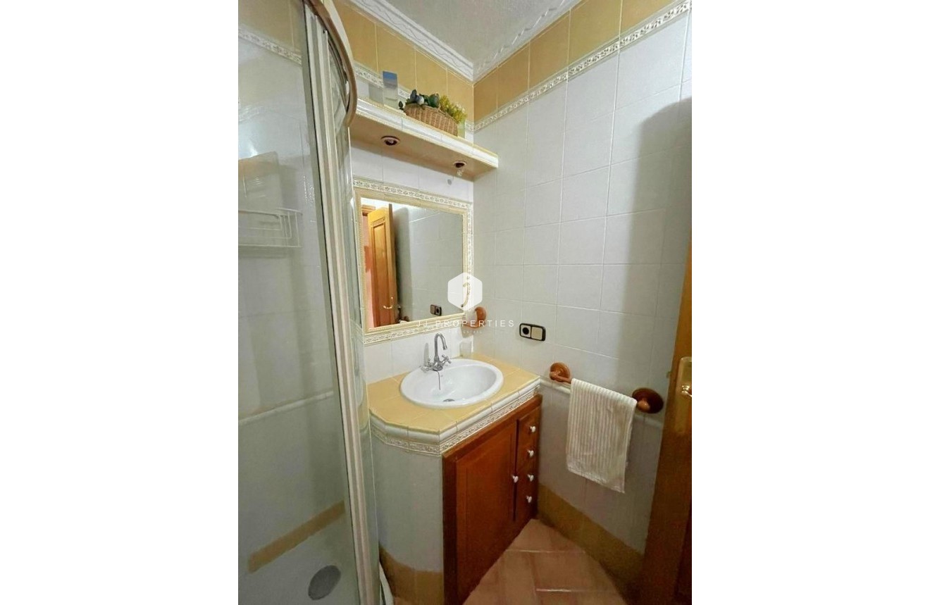 Tweedehands - Appartement / flat -
Torrevieja - Estacion de autobuses