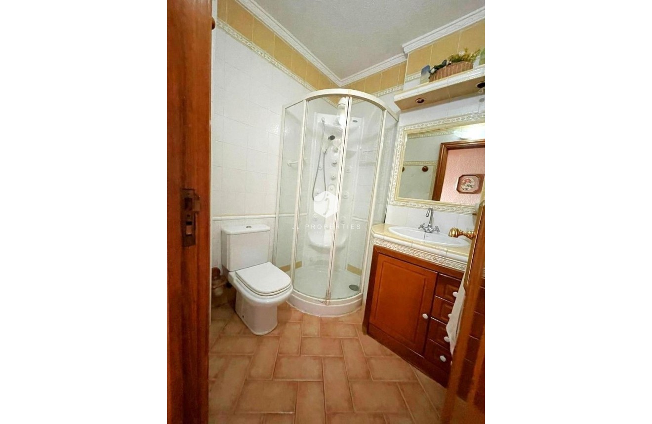 Tweedehands - Appartement / flat -
Torrevieja - Estacion de autobuses