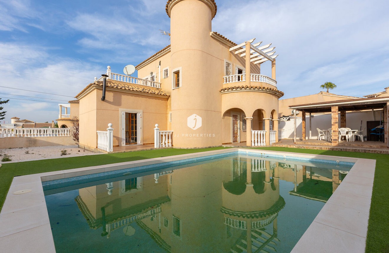 Aus zweiter Hand - Villa -
Ciudad Quesada