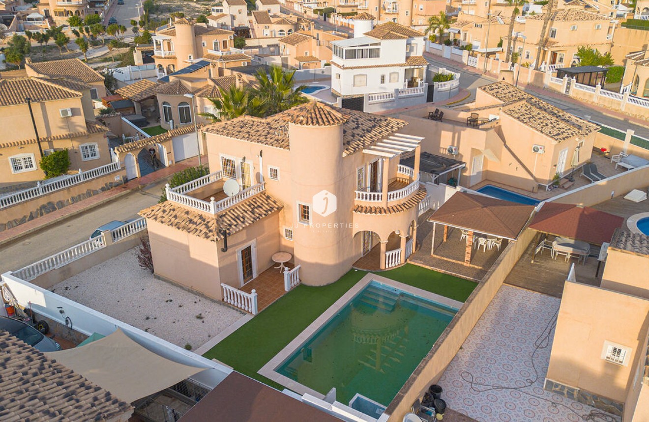 Aus zweiter Hand - Villa -
Ciudad Quesada