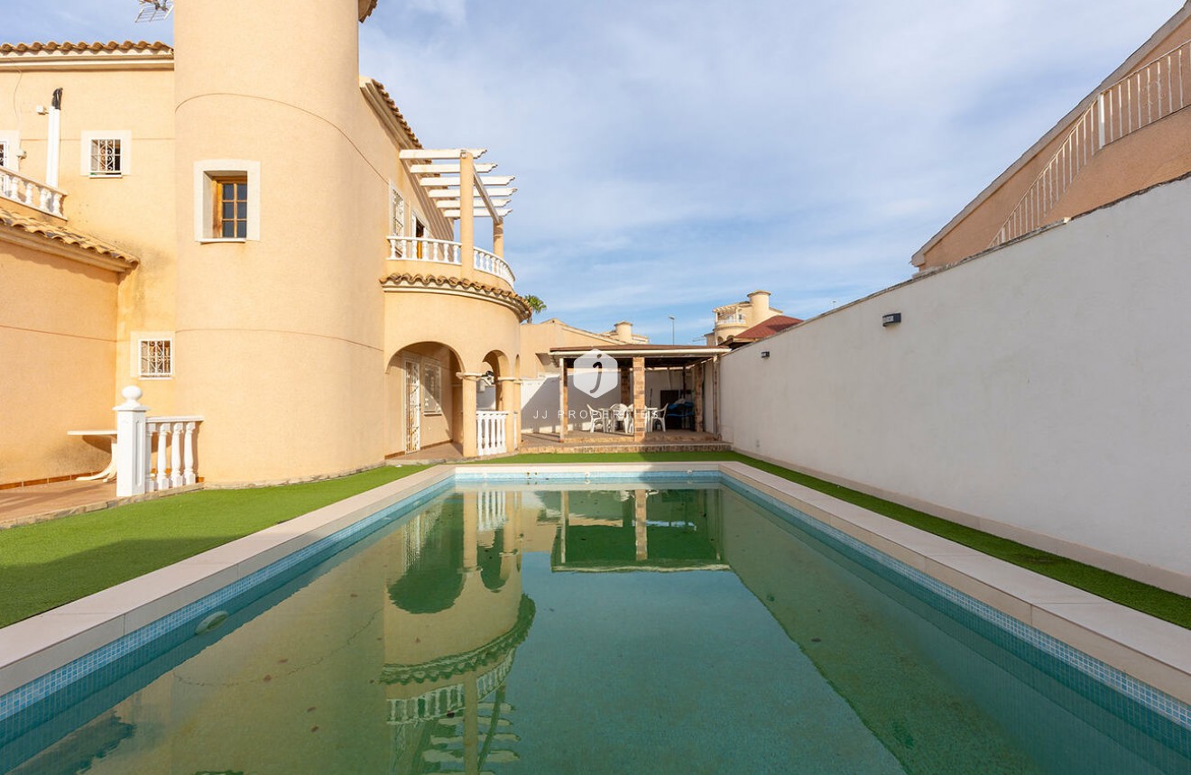 Aus zweiter Hand - Villa -
Ciudad Quesada