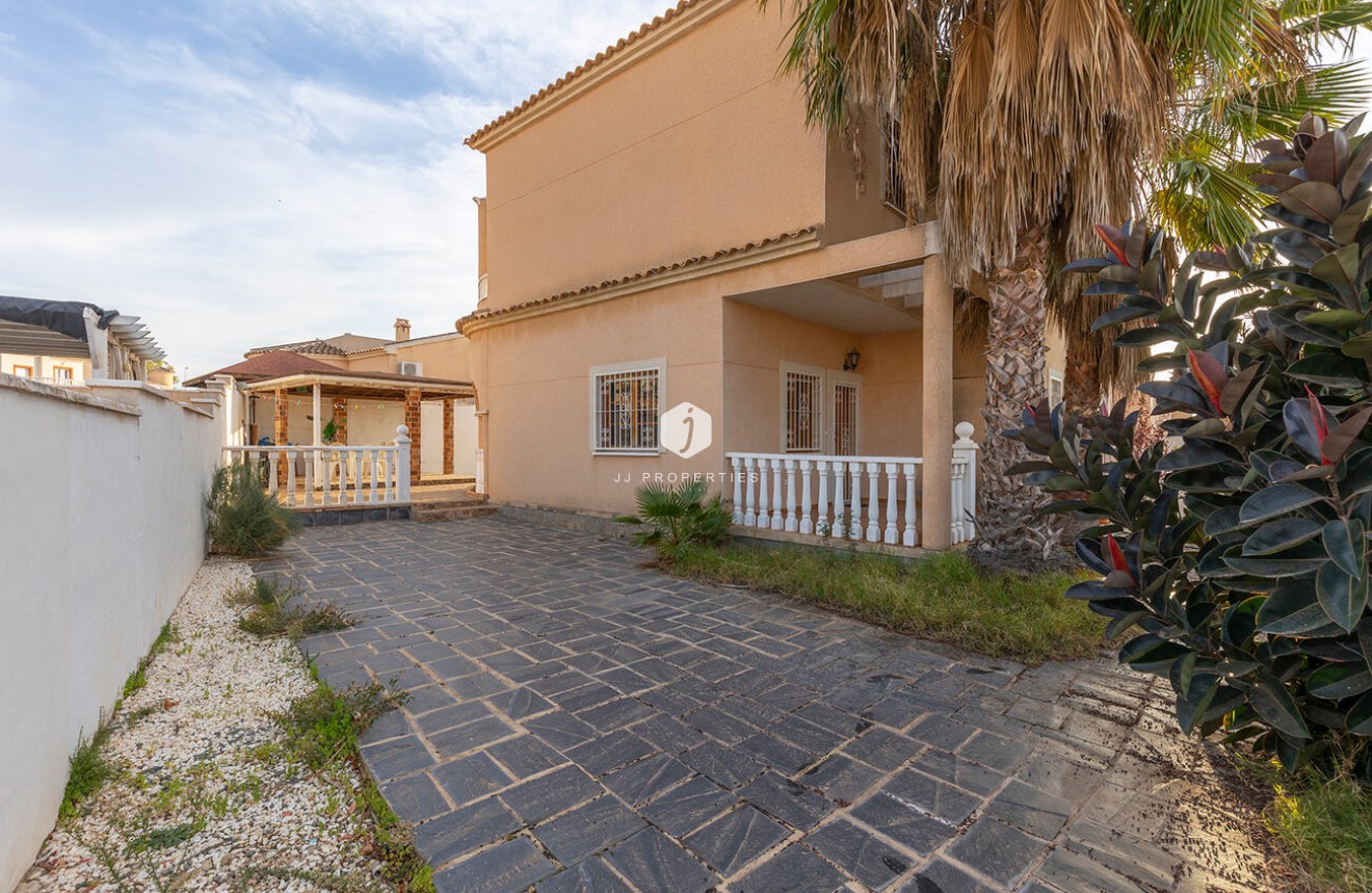 Aus zweiter Hand - Villa -
Ciudad Quesada