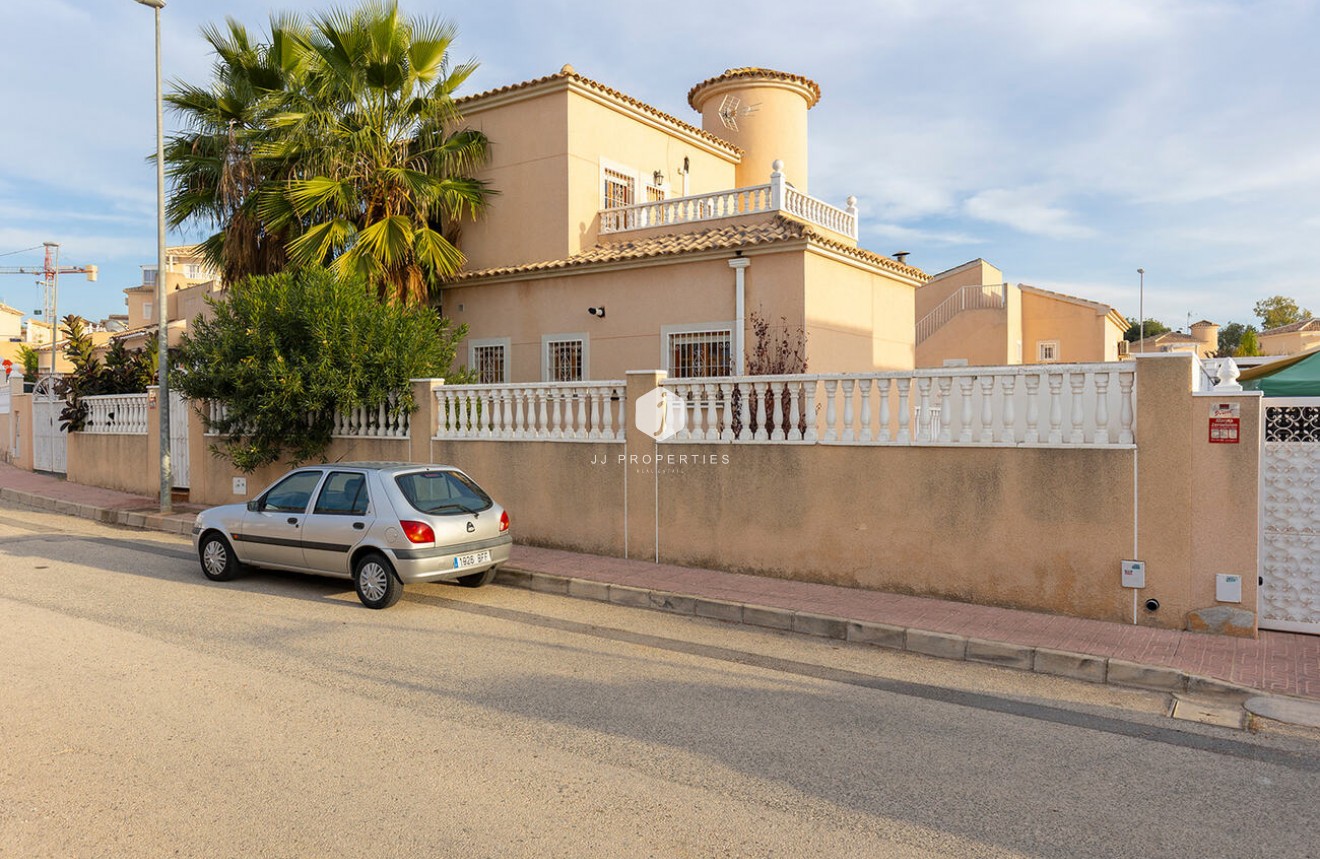 Aus zweiter Hand - Villa -
Ciudad Quesada