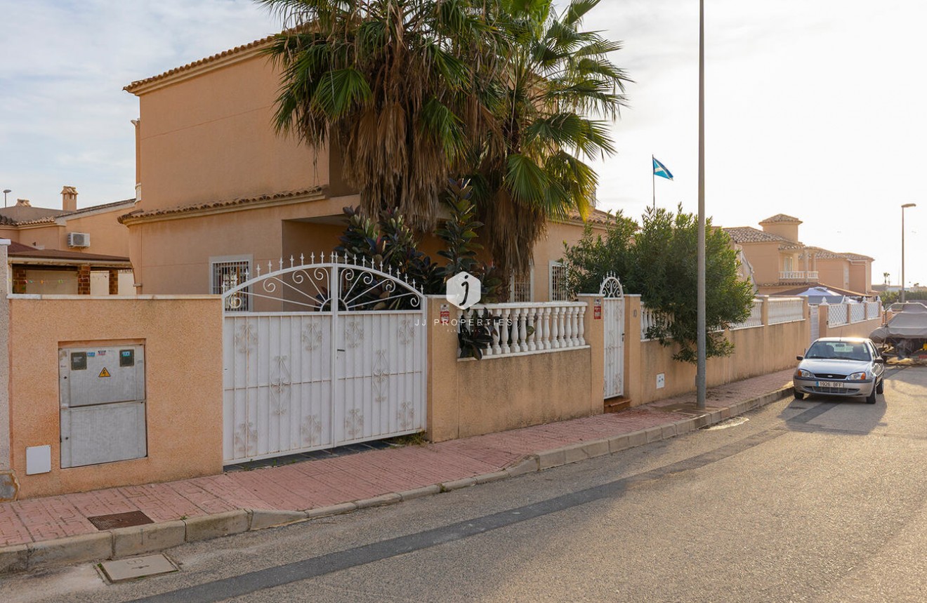 Aus zweiter Hand - Villa -
Ciudad Quesada