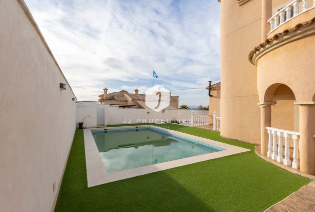 Aus zweiter Hand - Villa -
Ciudad Quesada