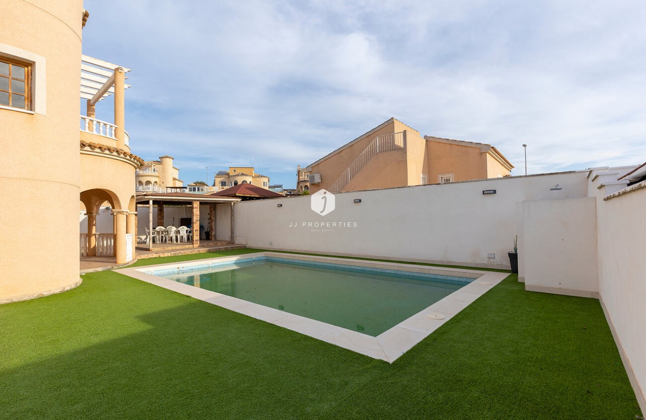 Aus zweiter Hand - Villa -
Ciudad Quesada